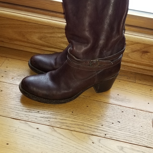 Frye boots with straps & buckles broken in! - Picture 11 of 16